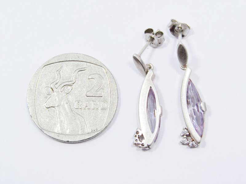 A Lovely Pair of Lilac Stone Dangling Earrings in Sterling Silver.