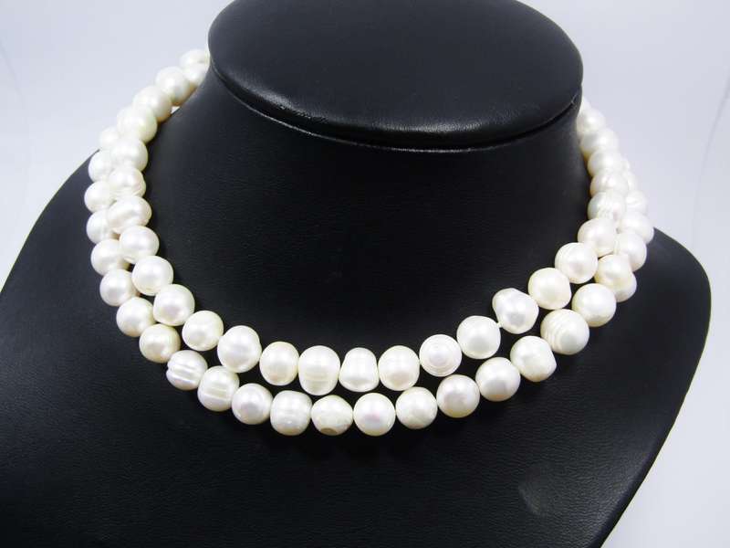 A Beautiful String of Fresh Water Pearl Necklace With a Sterling Silver Clasp. R2050 