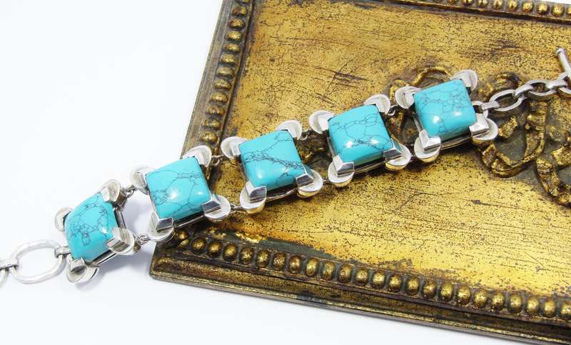 A Gorgeous Chunky Howlite Bracelet in Sterling Silver.