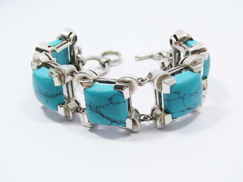 A Gorgeous Chunky Howlite Bracelet in Sterling Silver.