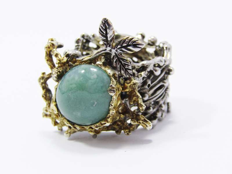 A Beautiful Two Tone Brutalist Design Ring With an Agate Stone in Sterling Silver.