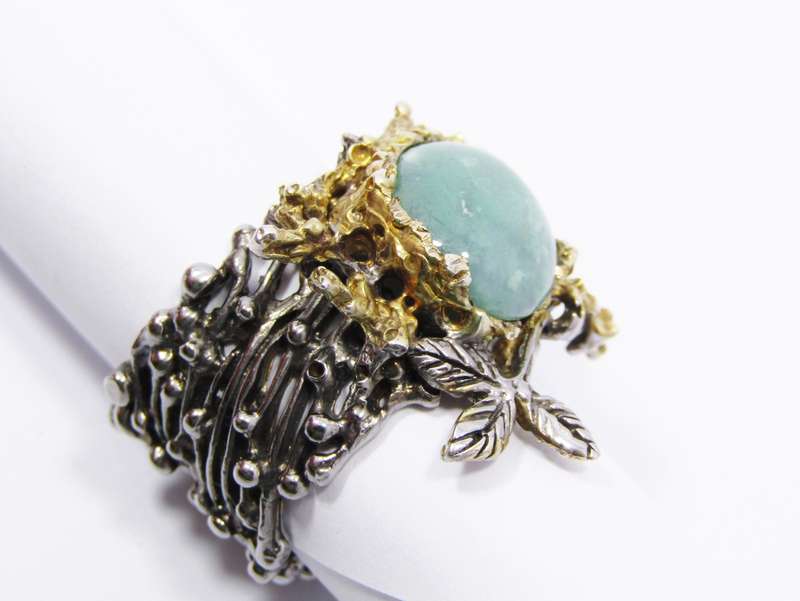 A Beautiful Two Tone Brutalist Design Ring With an Agate Stone in Sterling Silver.