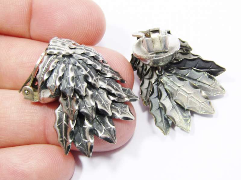 Pair of Vintage Costume Jewellery Clip-On Earrings