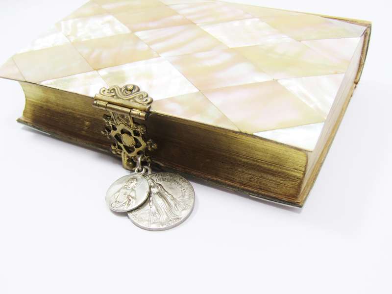 Antique (c1930) Catholic Prayer Book, in Spanish