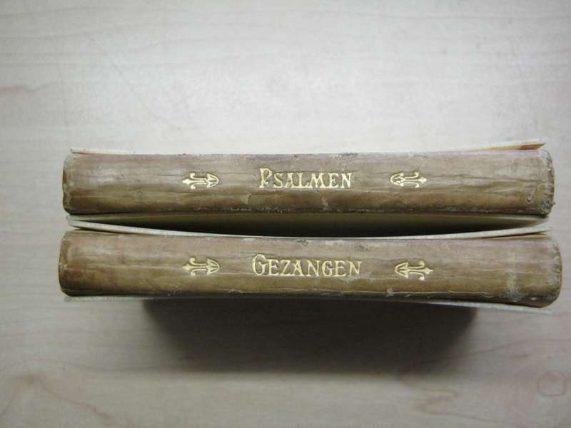 Psalmen and Gezangen booklets.