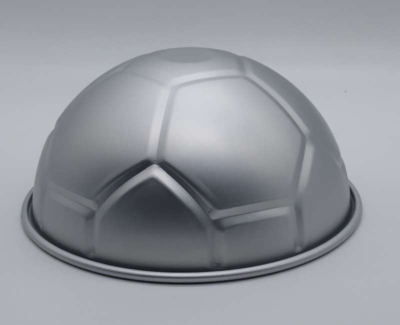 SOCCERBALL SHAPED BAKING PAN