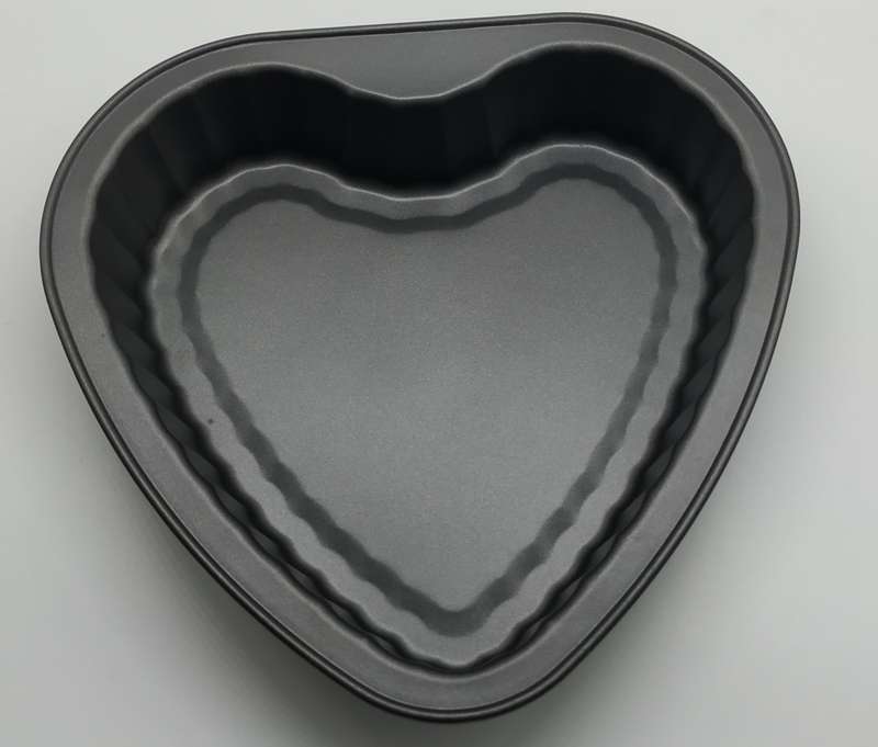 HEART CAKE PAN 27.5 X 26.5 CM