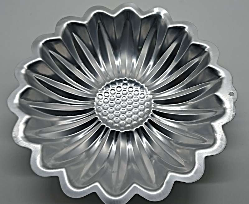 SUNFLOWER TINPLATE BAKING PAN (LARGE)