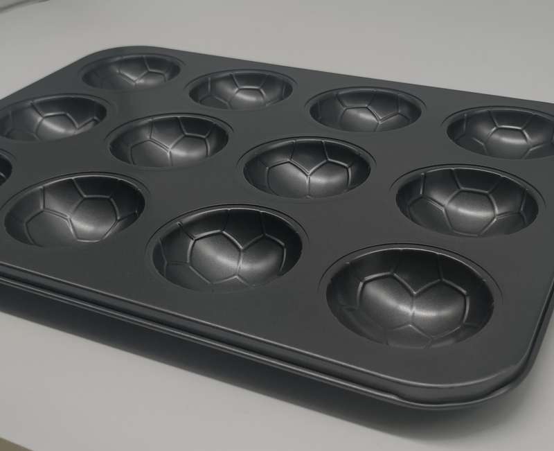 SOCCERBALL SHAPED BAKING PAN