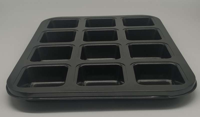 SQUARE NON-STICK MUFFIN PAN 12 CUP