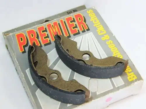 Pair of replacement brake shoes for Honda TRX200