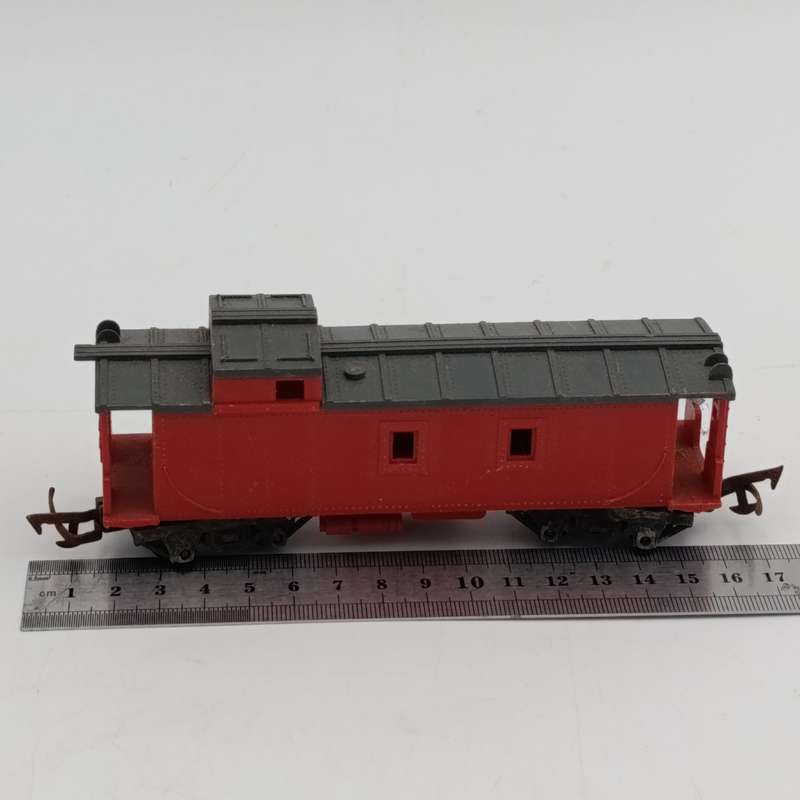 Pair of vintage Tri-Ang HO scale rolling stock