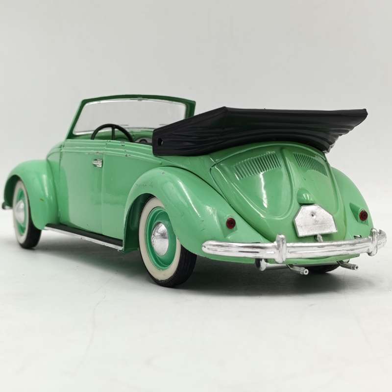 Solido Volkswagen Beetle Coccinelle die-cast model car - scale 1/17
