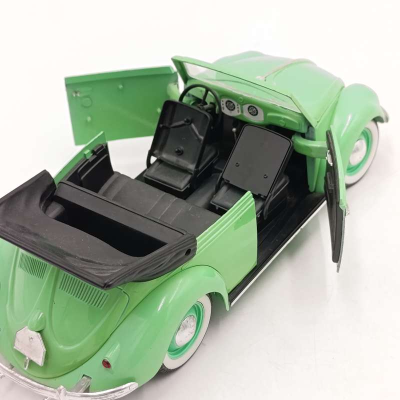 Solido Volkswagen Beetle Coccinelle die-cast model car - scale 1/17
