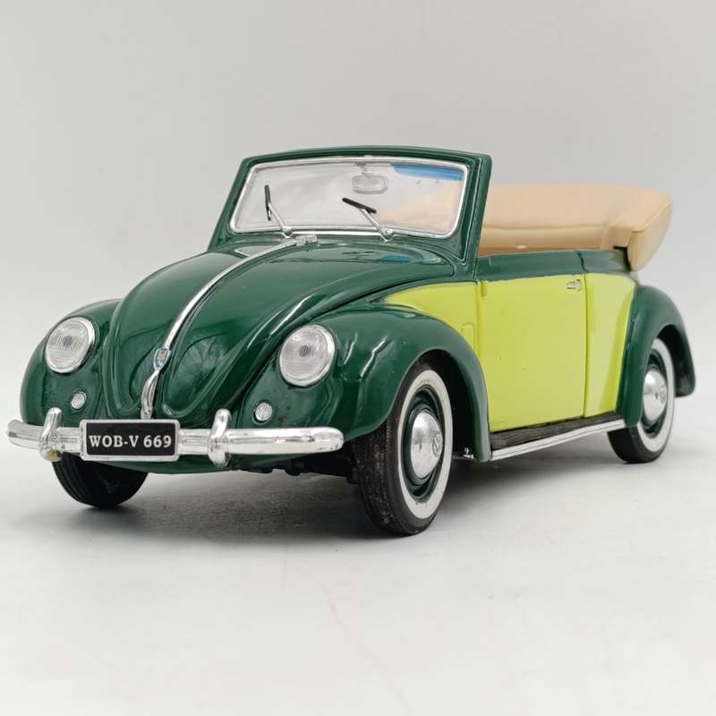 Maisto 1951 Volkswagen Cabriolet Beetle die-cast model car - scale 1/18