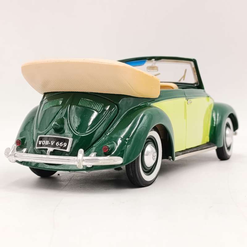Maisto 1951 Volkswagen Cabriolet Beetle die-cast model car - scale 1/18
