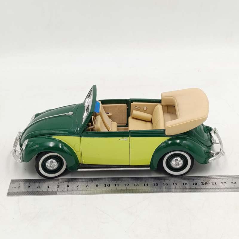Maisto 1951 Volkswagen Cabriolet Beetle die-cast model car - scale 1/18