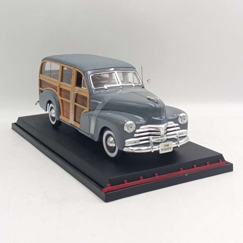 Maisto Premiere 1948 Chevrolet Fleetmaster Woody die-cast  model car in  box - scale 1/18