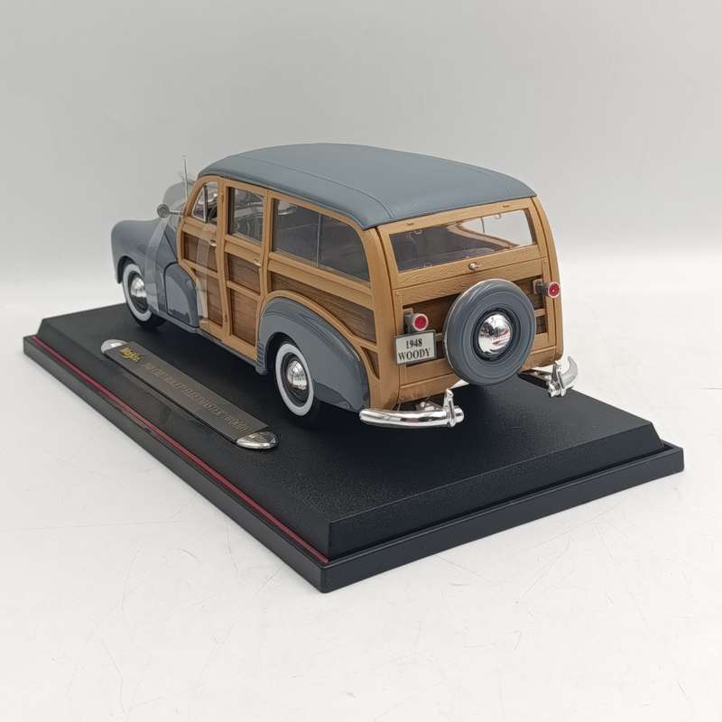 Maisto Premiere 1948 Chevrolet Fleetmaster Woody die-cast  model car in  box - scale 1/18