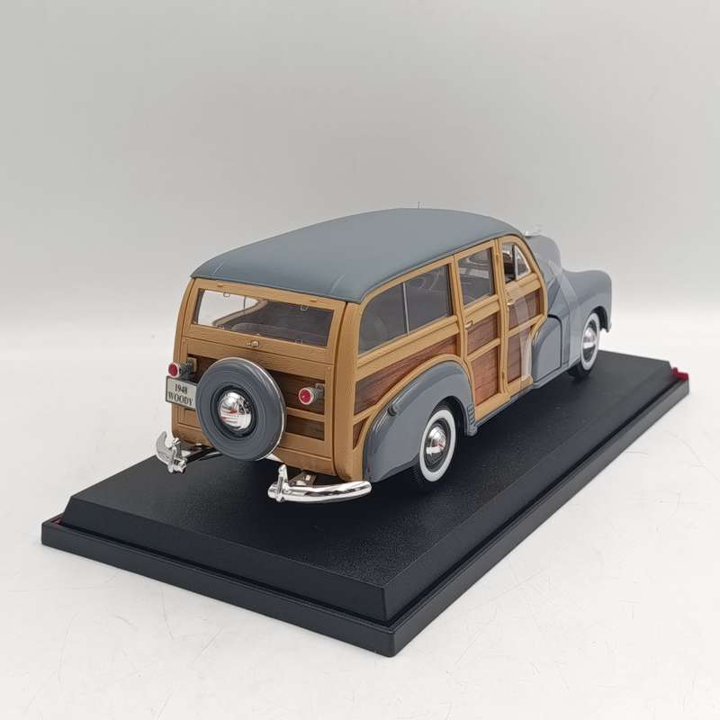 Maisto Premiere 1948 Chevrolet Fleetmaster Woody die-cast  model car in  box - scale 1/18