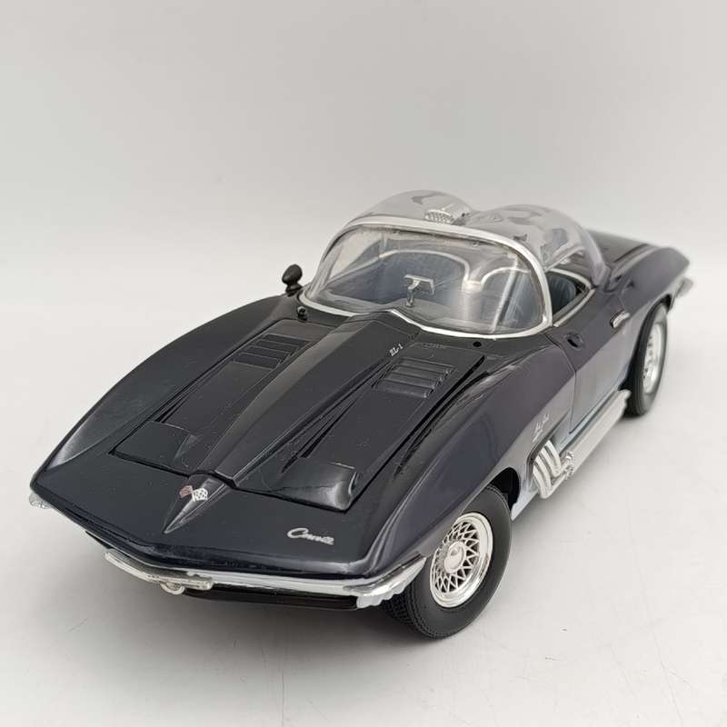 Motormux  1961 Chevrolet Mako Shark die-cast model car - scale 1/18 - mirror and wipers missing
