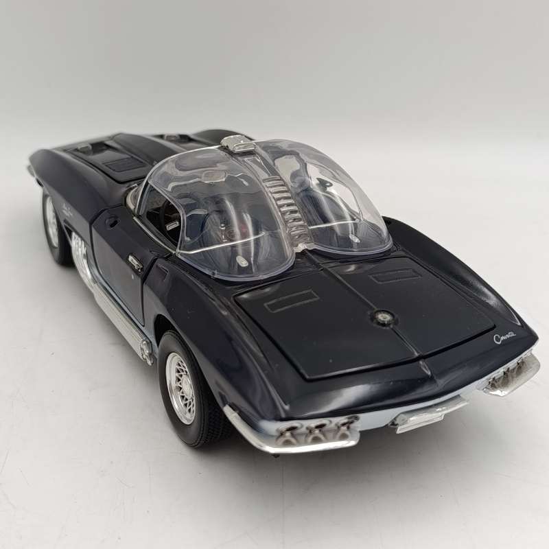 Motormux  1961 Chevrolet Mako Shark die-cast model car - scale 1/18 - mirror and wipers missing