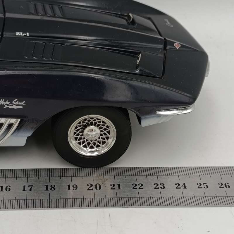 Motormux  1961 Chevrolet Mako Shark die-cast model car - scale 1/18 - mirror and wipers missing