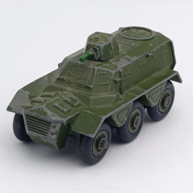 Meccano Dinky Toys #676 Armoured Personnel carrier