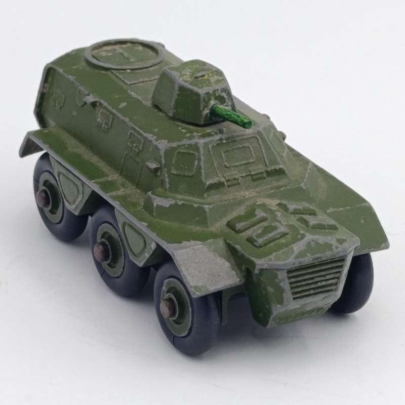 Meccano Dinky Toys #676 Armoured Personnel carrier