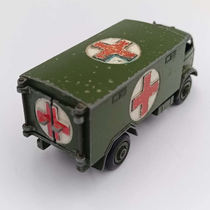 Mecanno Dinky Toys #626 military ambulance