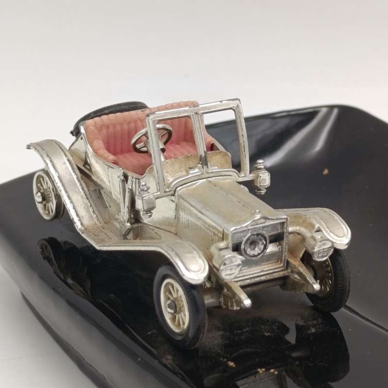 Lesley Matchbox Models of Yesteryear model car sweets bowl