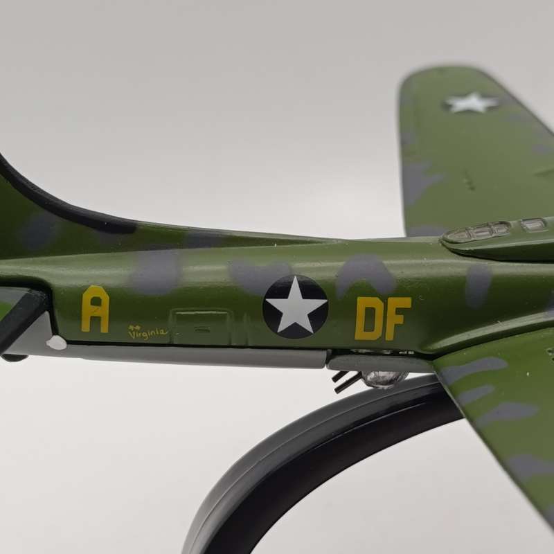 Atlas Boeing B-17F Memphis Belle die-cast model plane in box
