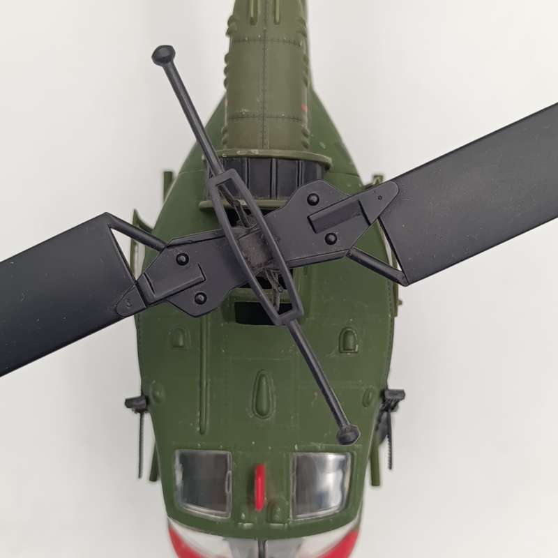 Motorworks Air Power Huey Hog die-cast helicopter - US Marines - scale - 1/32