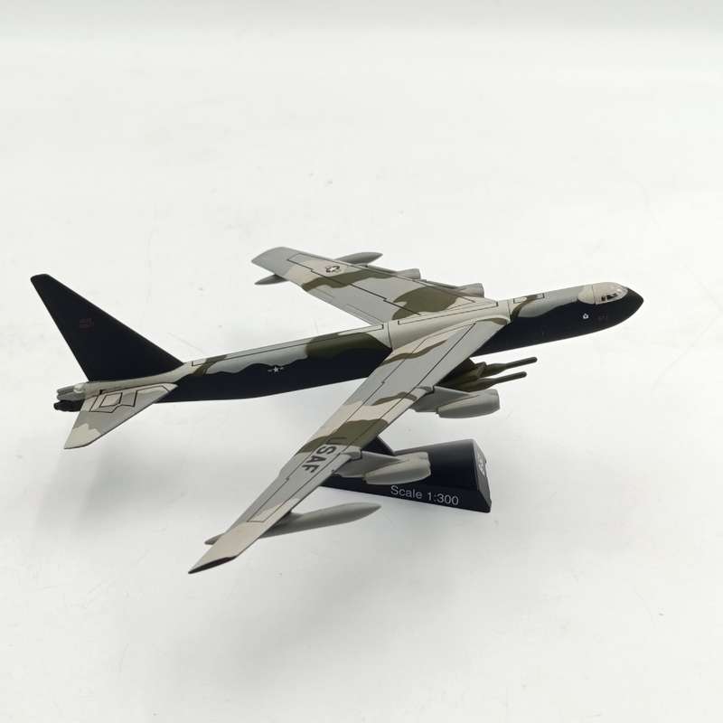 Boeing B-52 US Air Force die-cast model plane - scale - 1/300