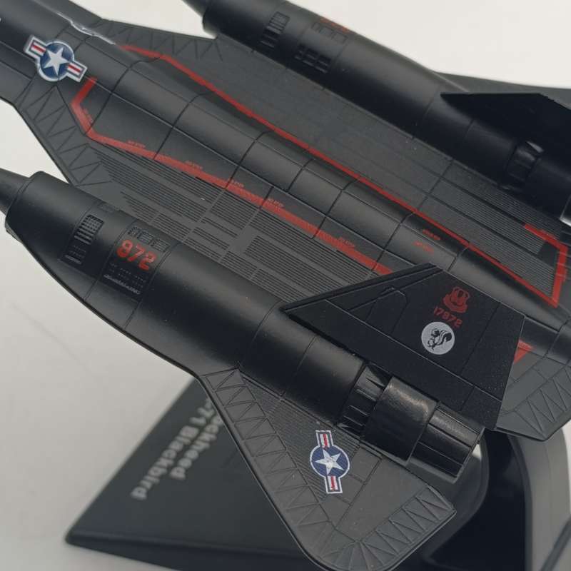 Jet Age Military Aircraft Lockheed SR-71 Blackbird die-cast model plane in box - scale 1/200