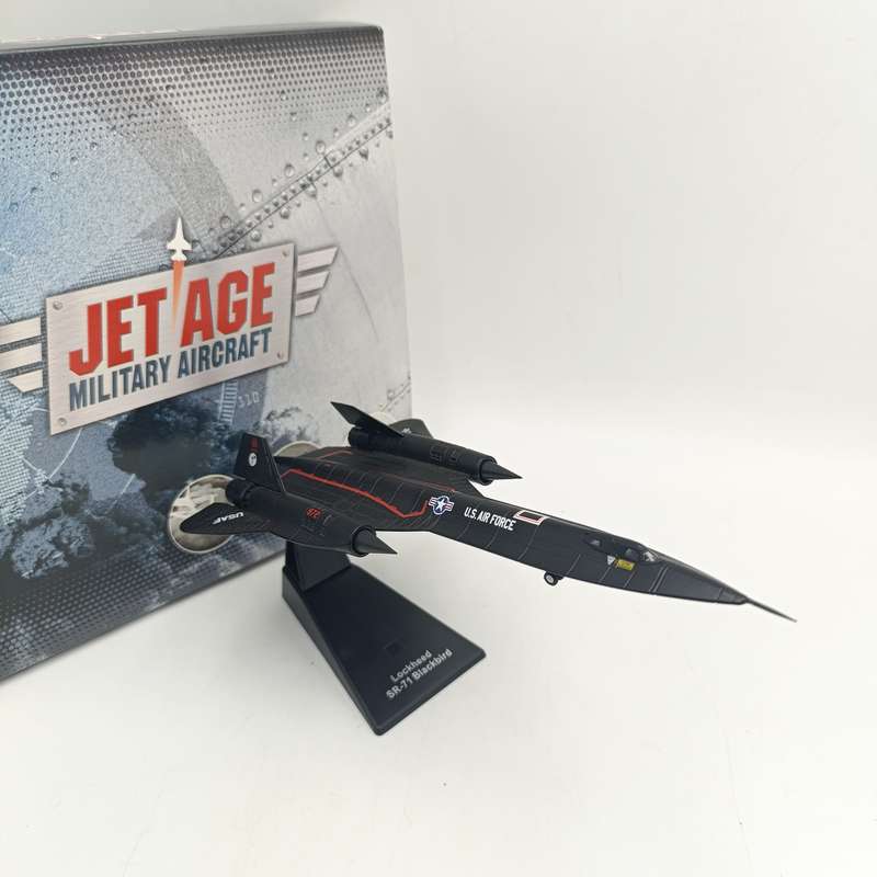 Jet Age Military Aircraft Lockheed SR-71 Blackbird die-cast model plane in box - scale 1/200