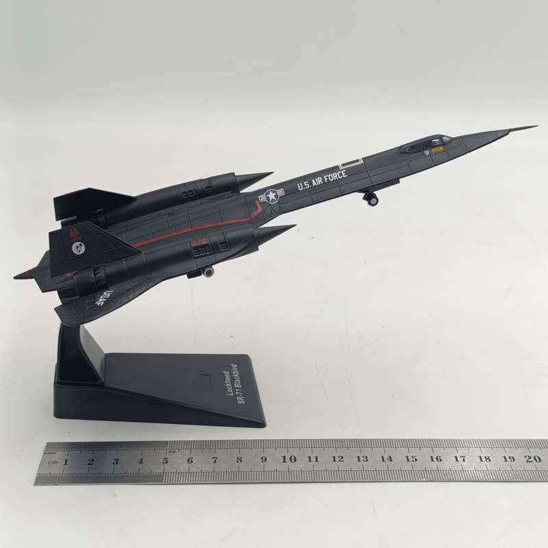 Jet Age Military Aircraft Lockheed SR-71 Blackbird die-cast model plane in box - scale 1/200