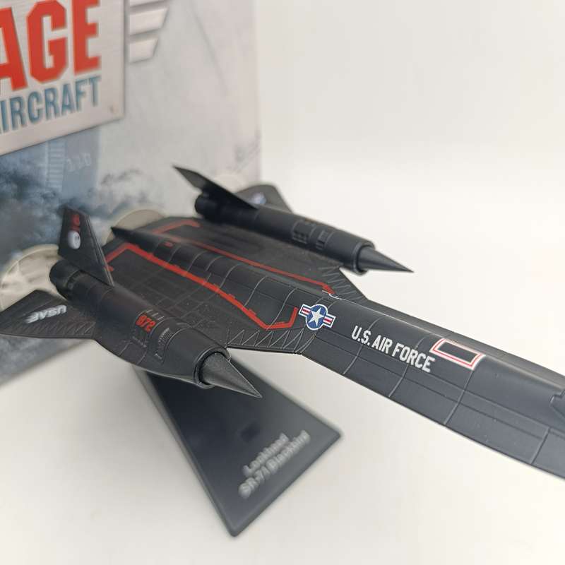 Jet Age Military Aircraft Lockheed SR-71 Blackbird die-cast model plane in box - scale 1/200