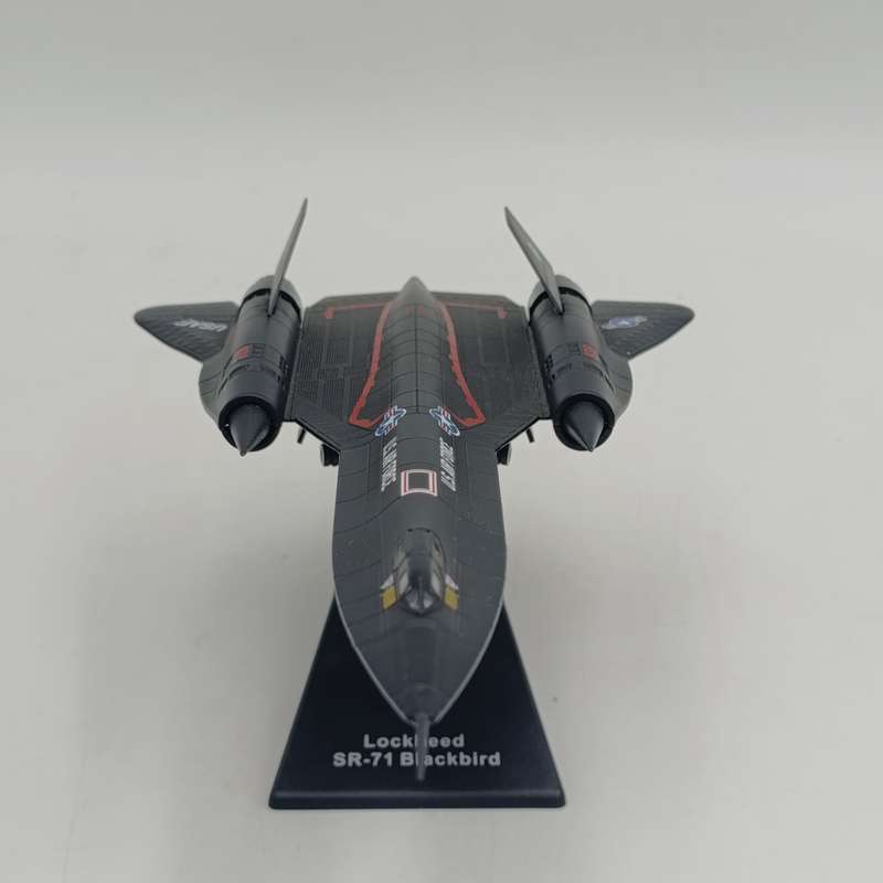Jet Age Military Aircraft Lockheed SR-71 Blackbird die-cast model plane in box - scale 1/200