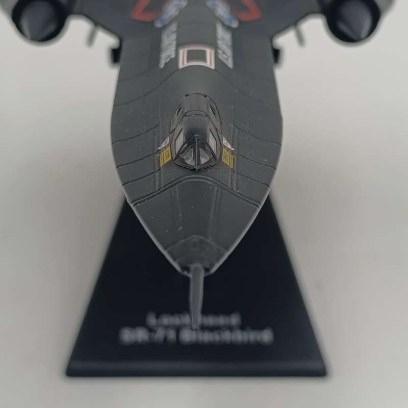Jet Age Military Aircraft Lockheed SR-71 Blackbird die-cast model plane in box - scale 1/200