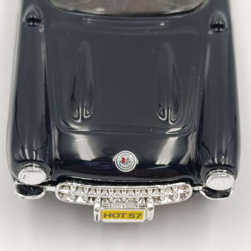 Maisto 1957 Chevrolet Corvette die-cast model car - Pull back action - scale 1/39