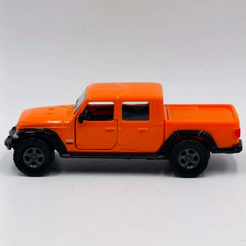 MAisto Jeep Gladiator die-cast model car - Pull back action - scale 1/48