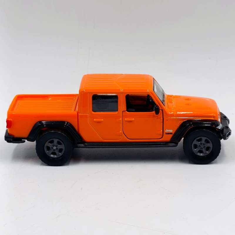 MAisto Jeep Gladiator die-cast model car - Pull back action - scale 1/48