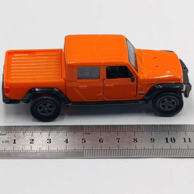 MAisto Jeep Gladiator die-cast model car - Pull back action - scale 1/48