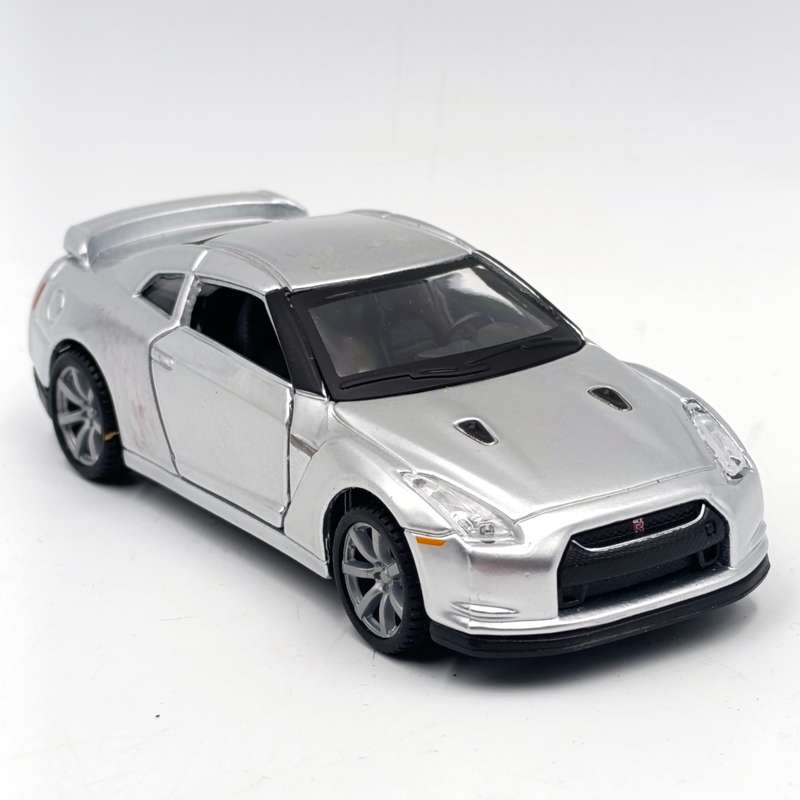 Maisto 2009 Nissan GT-R die-cast model car - pull back action - scale 1/40