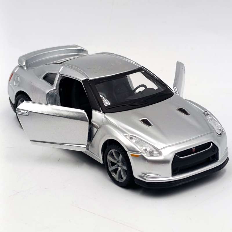 Maisto 2009 Nissan GT-R die-cast model car - pull back action - scale 1/40