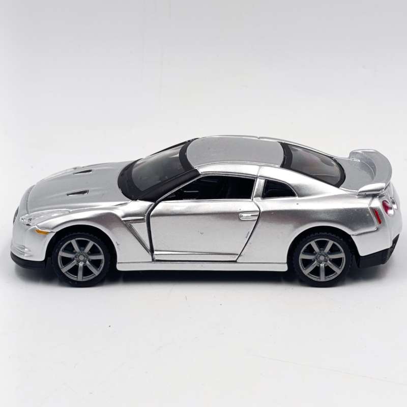 Maisto 2009 Nissan GT-R die-cast model car - pull back action - scale 1/40