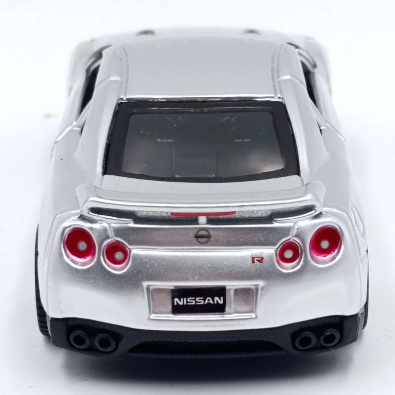 Maisto 2009 Nissan GT-R die-cast model car - pull back action - scale 1/40