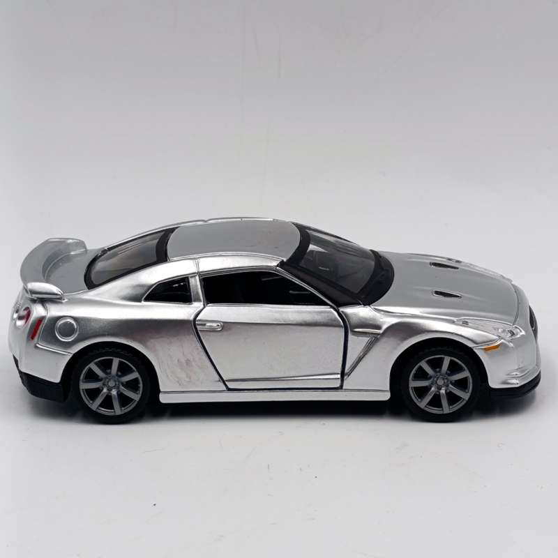 Maisto 2009 Nissan GT-R die-cast model car - pull back action - scale 1/40