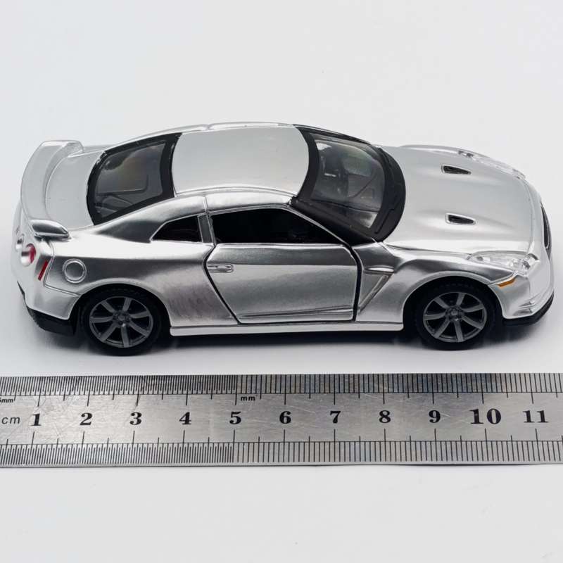 Maisto 2009 Nissan GT-R die-cast model car - pull back action - scale 1/40